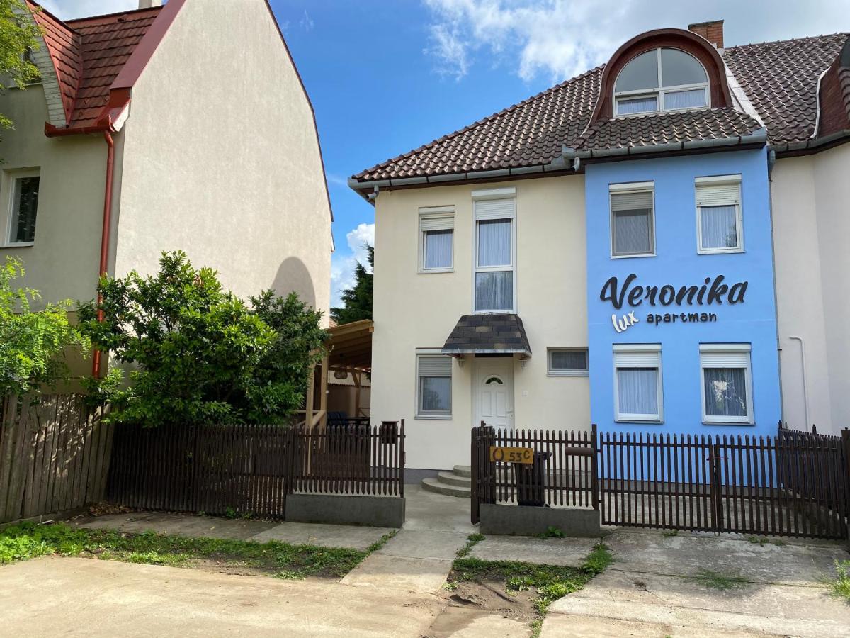 Veronika Lux Apartman Гайдусобосло Екстер'єр фото